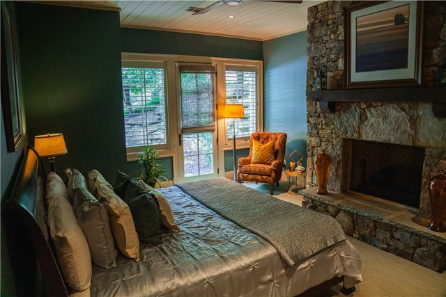195 Village View Drive, Sunset, SC 29685
