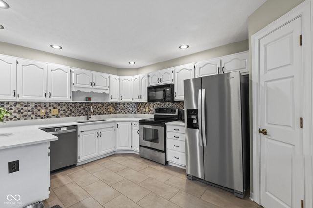 1324 Willow Oak Court, Avon, IN 46123