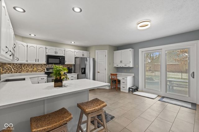 1324 Willow Oak Court, Avon, IN 46123