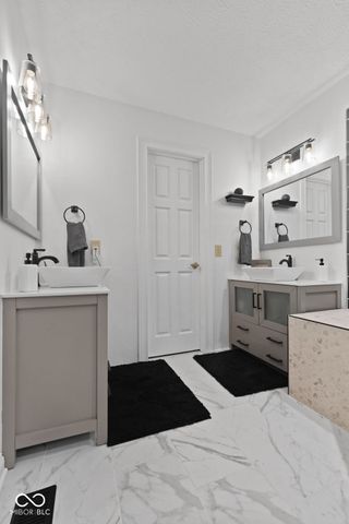 1324 Willow Oak Court, Avon, IN 46123