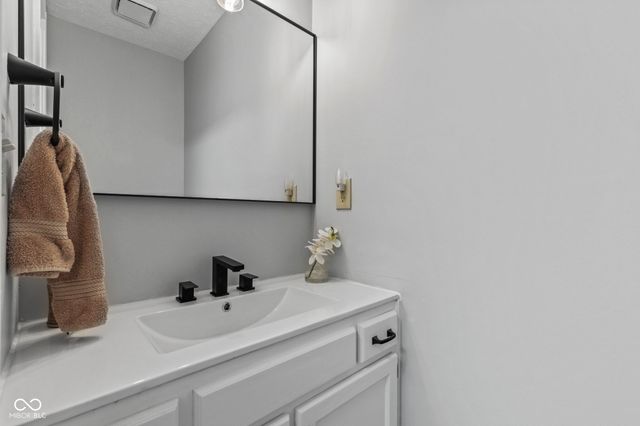 1324 Willow Oak Court, Avon, IN 46123