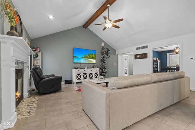 1324 Willow Oak Court, Avon, IN 46123