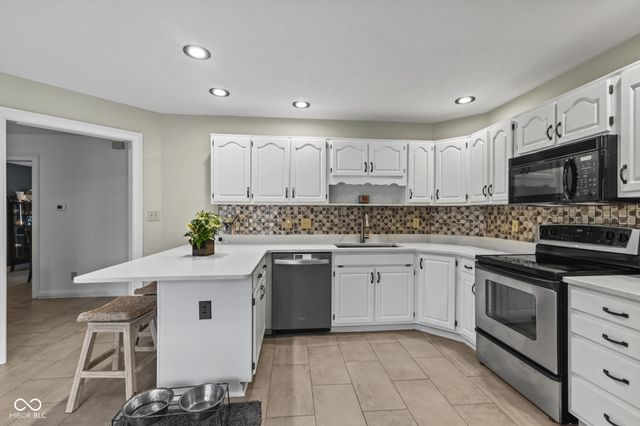 1324 Willow Oak Court, Avon, IN 46123