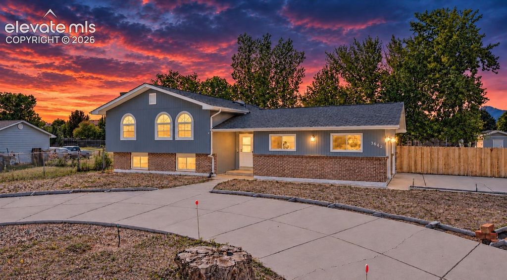 3642 W Cresta Loma Circle, Colorado Springs, CO 80911 — exterior