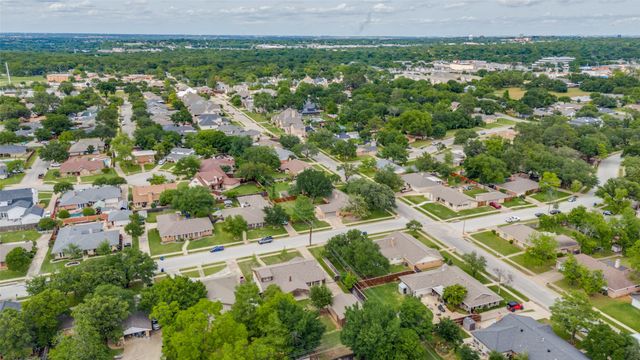 2800 Peachtree Lane, Pantego, TX 76013