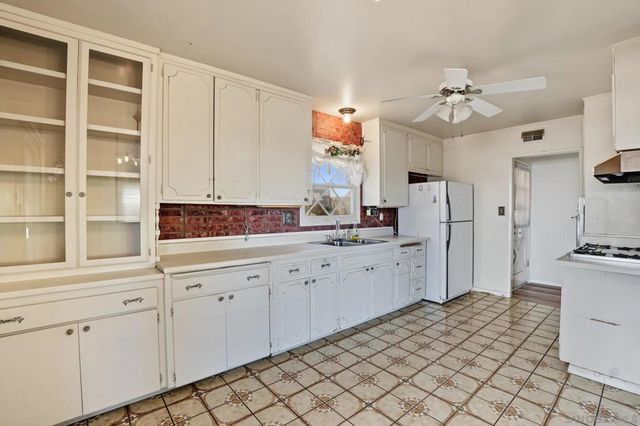 1475 VICKSBURG DR, El Cajon, CA 92021