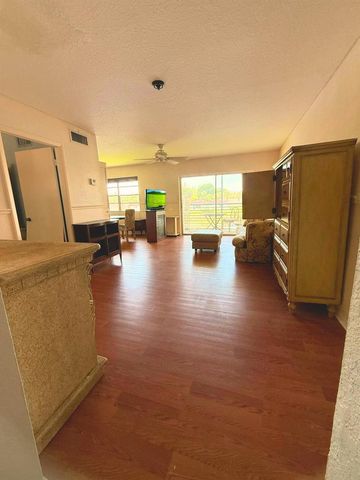 218 Lake Frances Drive, West Palm Beach, FL 33411