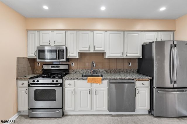 624 Robin Rd, Hillsborough Twp., NJ 08844
