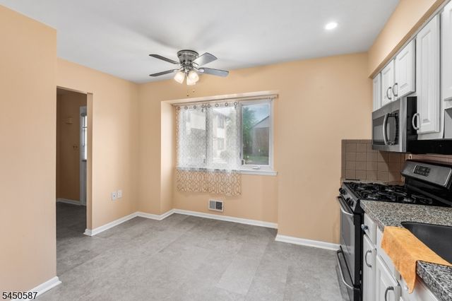 624 Robin Rd, Hillsborough Twp., NJ 08844
