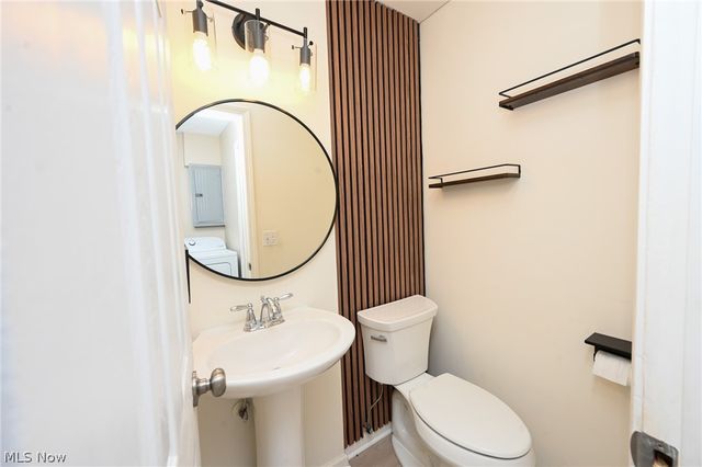6752 Crestwood Lane, Olmsted Twp, OH 44138
