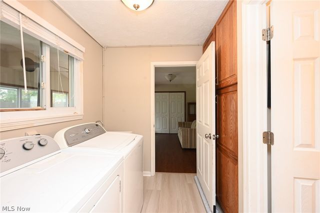 6752 Crestwood Lane, Olmsted Twp, OH 44138