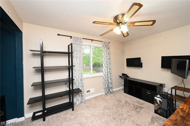 6752 Crestwood Lane, Olmsted Twp, OH 44138