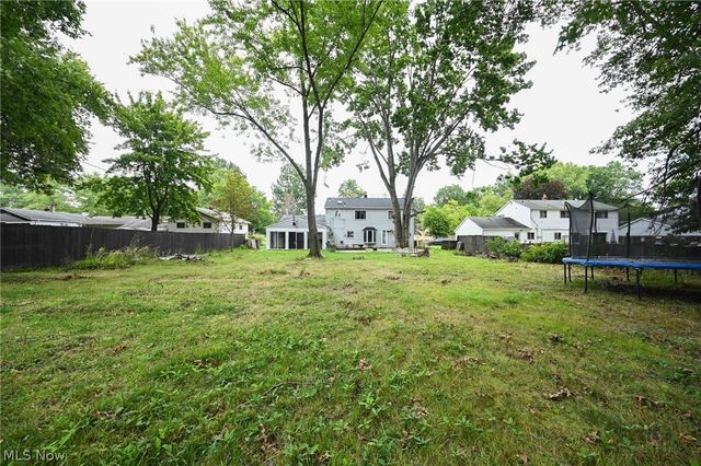 6752 Crestwood Lane, Olmsted Twp, OH 44138