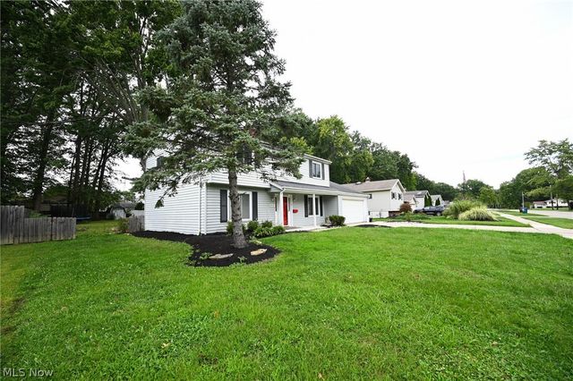 6752 Crestwood Lane, Olmsted Twp, OH 44138