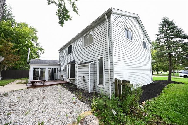 6752 Crestwood Lane, Olmsted Twp, OH 44138