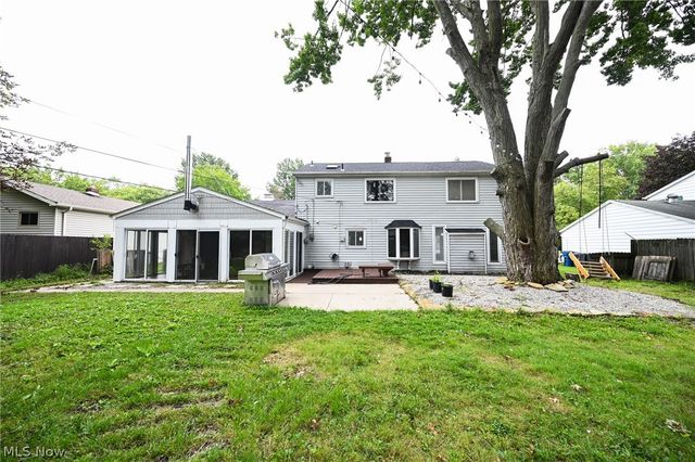 6752 Crestwood Lane, Olmsted Twp, OH 44138