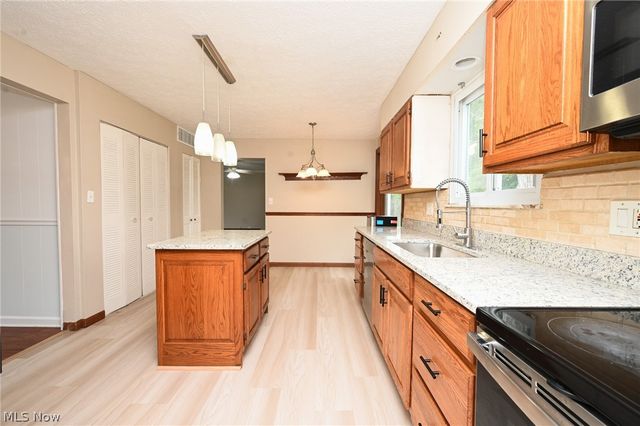 6752 Crestwood Lane, Olmsted Twp, OH 44138