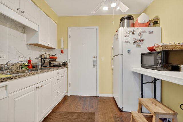 9619 Bianco Terrace D, Des Plaines, IL 60016