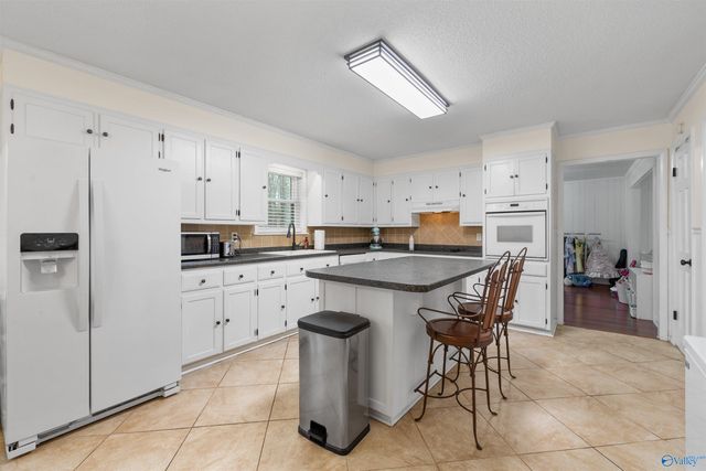 2123 Thunderbird Drive NW, Hartselle, AL 35640