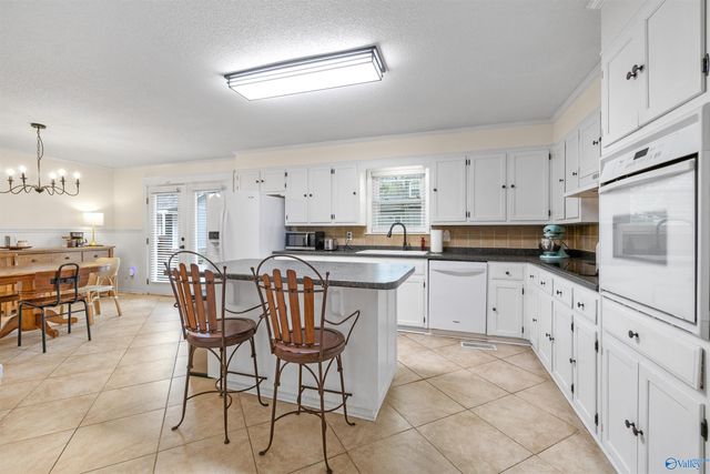 2123 Thunderbird Drive NW, Hartselle, AL 35640