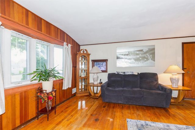 20 Duane Drive, Ronkonkoma, NY 11779