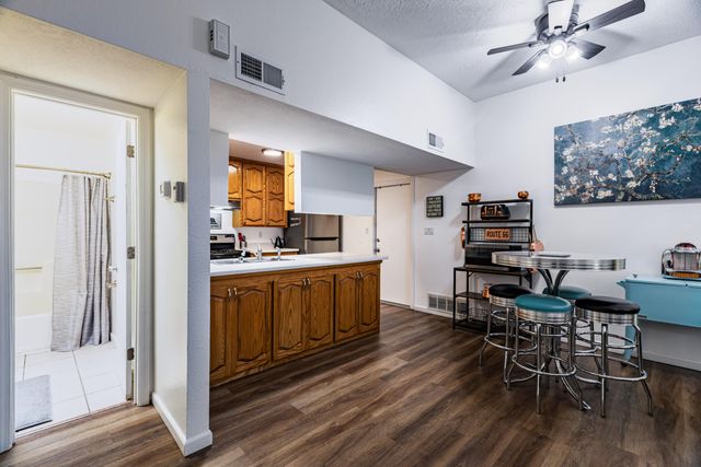7220 Chickadee Lane NE, Albuquerque, NM 87109