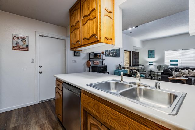7220 Chickadee Lane NE, Albuquerque, NM 87109