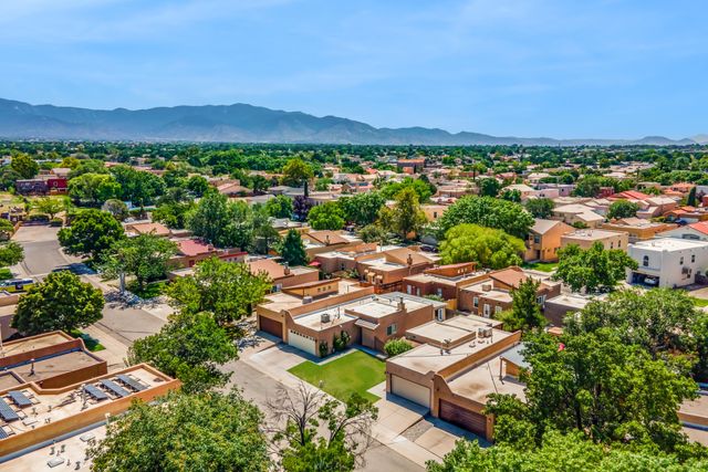 7220 Chickadee Lane NE, Albuquerque, NM 87109