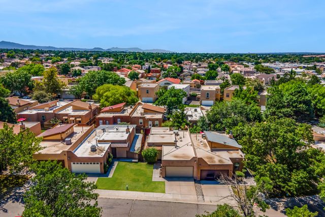 7220 Chickadee Lane NE, Albuquerque, NM 87109