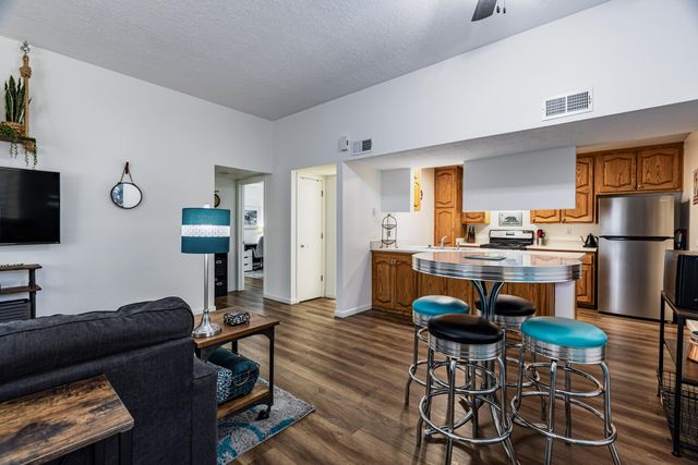 7220 Chickadee Lane NE, Albuquerque, NM 87109