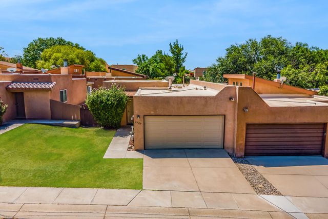 7220 Chickadee Lane NE, Albuquerque, NM 87109