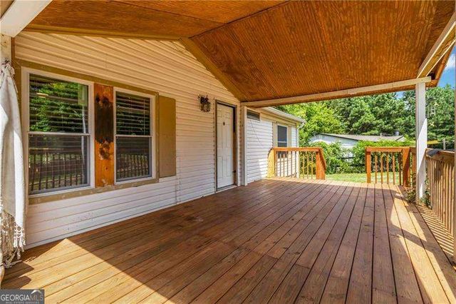 5105 Waterfront Drive SE, Acworth, GA 30102