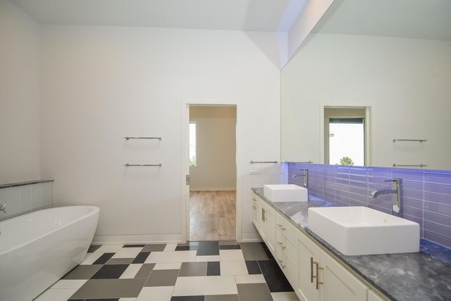 1905 Oakdale Street, Houston, TX 77004