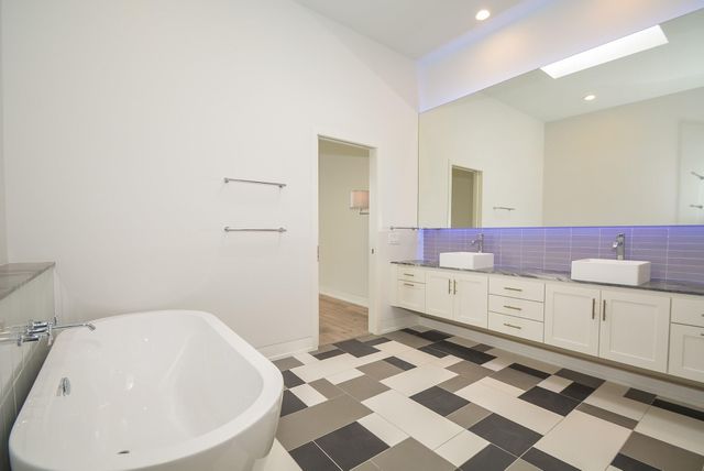 1905 Oakdale Street, Houston, TX 77004