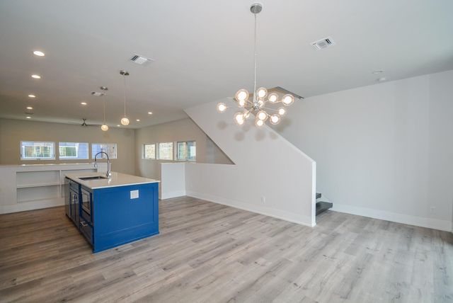 1905 Oakdale Street, Houston, TX 77004