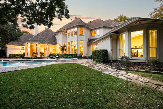 802 Carriage Court, Southlake, TX 76092