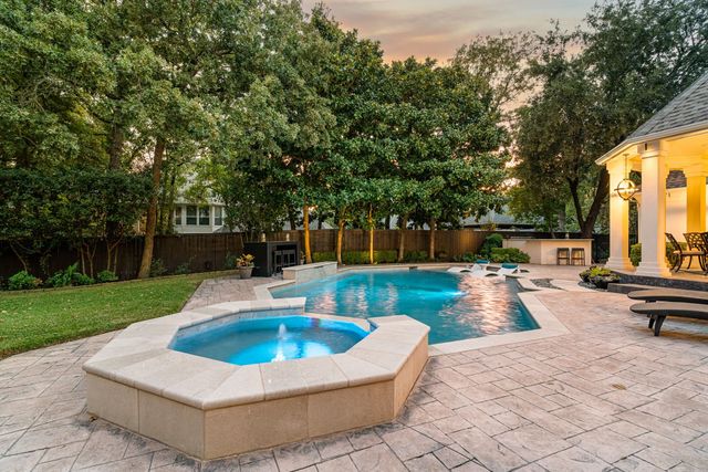 802 Carriage Court, Southlake, TX 76092