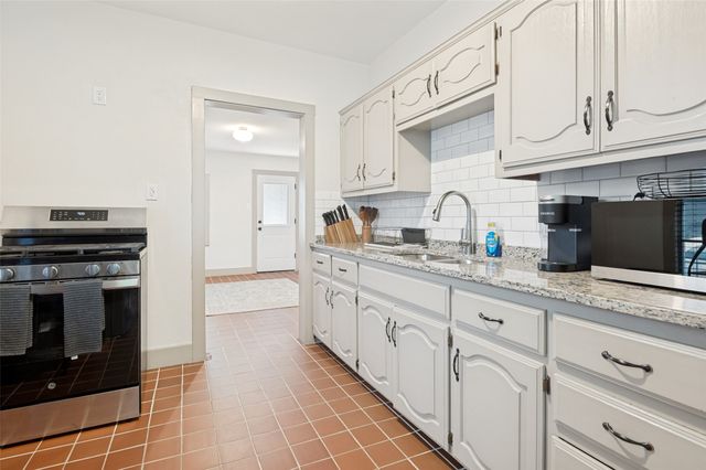 2723 Sharon Street, Dallas, TX 75211