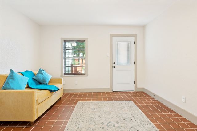 2723 Sharon Street, Dallas, TX 75211