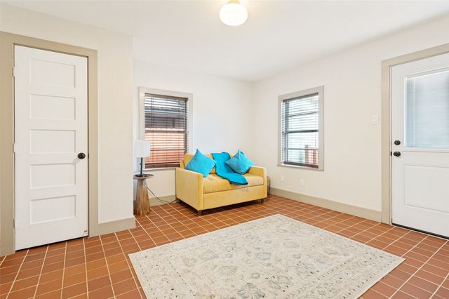 2723 Sharon Street, Dallas, TX 75211