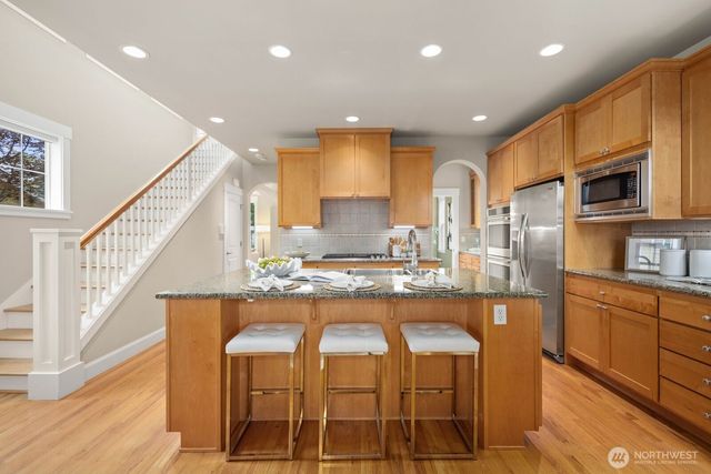 533 3rd Avenue S, Kirkland, WA 98033