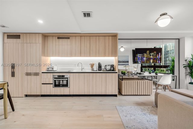 225 N Miami Ave 504, Miami, FL 33128