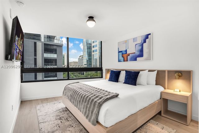 225 N Miami Ave 504, Miami, FL 33128