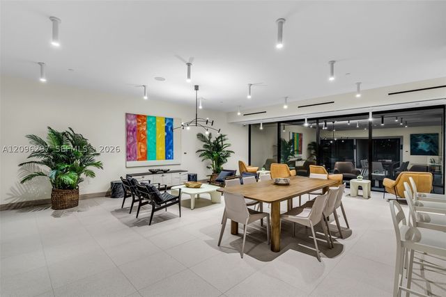 225 N Miami Ave 504, Miami, FL 33128