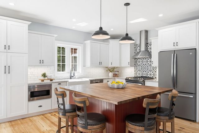 2 Merrill Street, Hudson, NH 03051