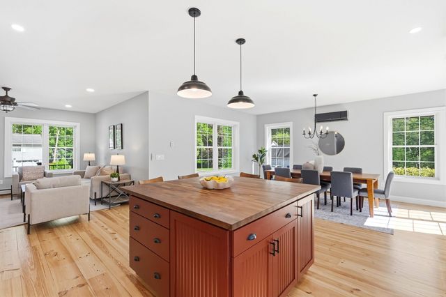 2 Merrill Street, Hudson, NH 03051
