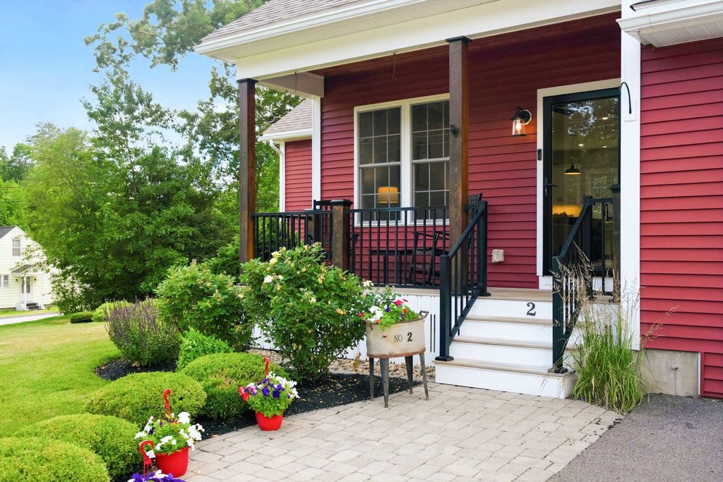 2 Merrill Street, Hudson, NH 03051