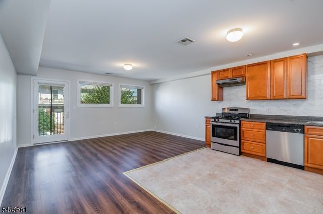 148 Oakwood Ave, Cliffside Park Boro, NJ 07010