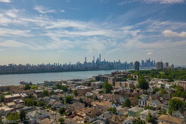 148 Oakwood Ave, Cliffside Park Boro, NJ 07010