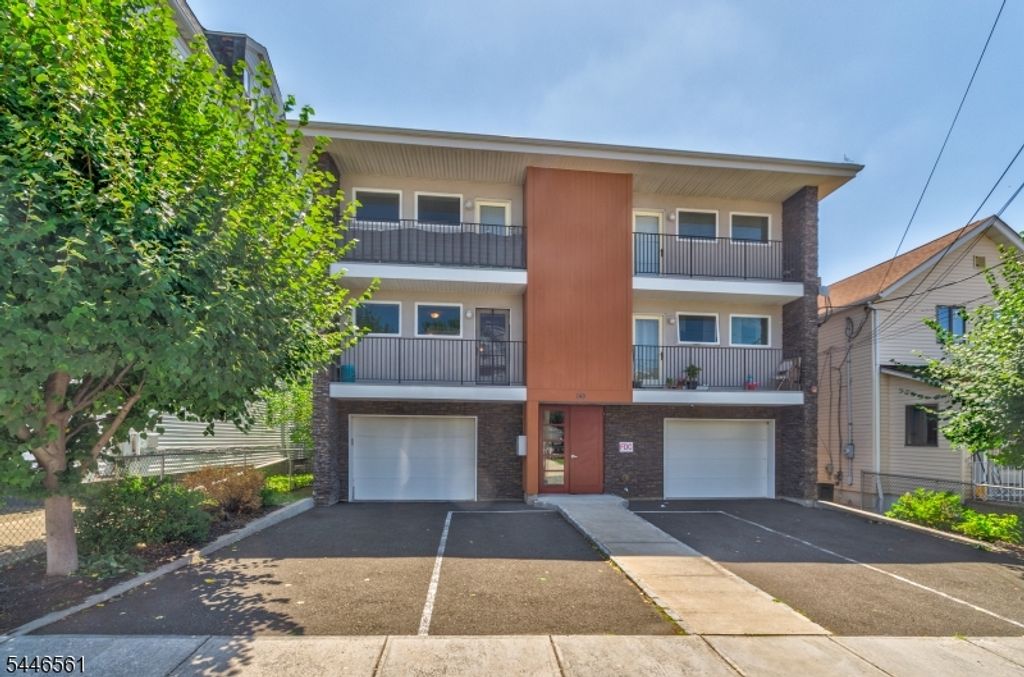 148 Oakwood Ave, Cliffside Park Boro, NJ 07010